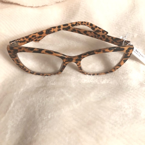 Bold Leopard Cateye Reading Glasses      1.5 Strength - Picture 6 of 7